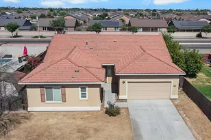 1724 W Summer Blossom Way, Hanford, CA 93230 - Photo 2