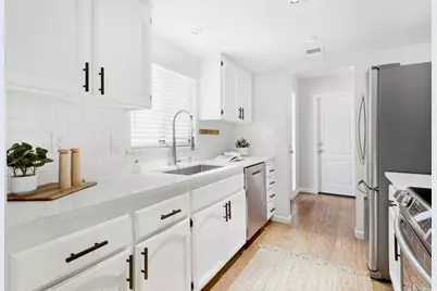4042 Cowell Boulevard, Davis, CA 95618 - Photo 8