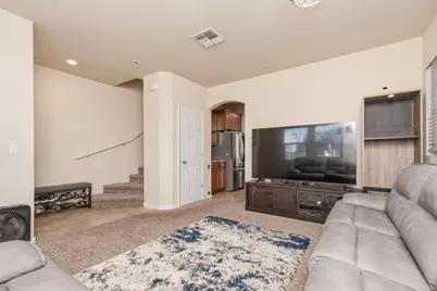 320 Bathbridge Lane, Sacramento, CA 95823 - Photo 6