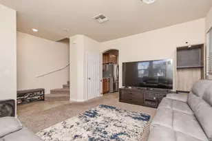 320 Bathbridge Ln, Sacramento, CA 95823 - Photo 6