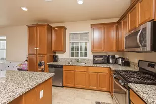 320 Bathbridge Ln, Sacramento, CA 95823 - Photo 8