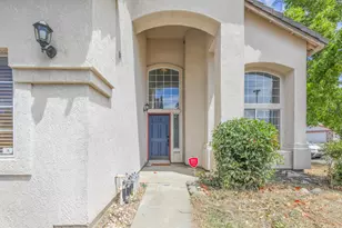 6937 Hollybrook Dr, Sacramento, CA 95823 - Photo 2