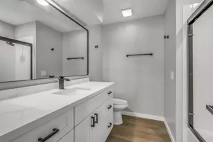 6937 Hollybrook Dr, Sacramento, CA 95823 - Photo 32