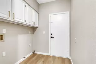 6937 Hollybrook Dr, Sacramento, CA 95823 - Photo 22
