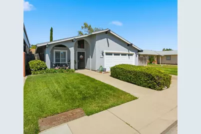 879 Carson Avenue, Manteca, CA 95337 - Photo 2
