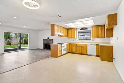 879 Carson Avenue, Manteca, CA 95337 - Photo 8