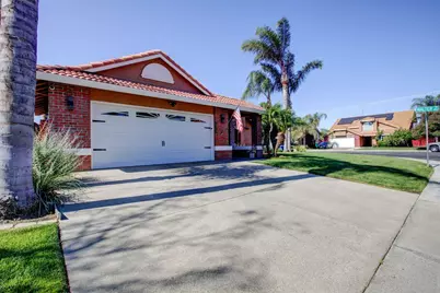 1029 Neal Street, Los Banos, CA 93635 - Photo 2