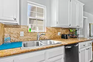 6204 Dewar Way, North Highlands, CA 95660 - Photo 18