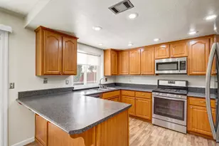 6932 Springmont Dr, Elk Grove, CA 95758 - Photo 20