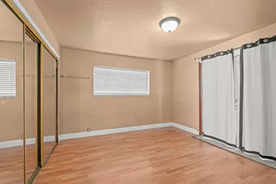 5081 Warwick Avenue, Sacramento, CA 95820 - Photo 4
