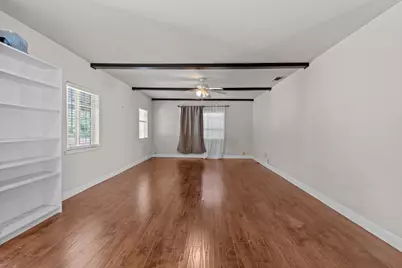 5081 Warwick Avenue, Sacramento, CA 95820 - Photo 2