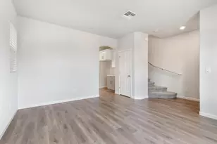 8167 Weeping Willow Ln, Sacramento, CA 95828 - Photo 2