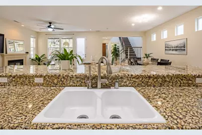 180 W Erics Way, Mountain House, CA 95391 - Photo 18