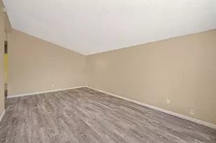 9 Thatcher Cir, Sacramento, CA 95823 - Photo 4