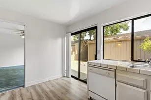 1061 Commons Dr, Sacramento, CA 95825 - Photo 10