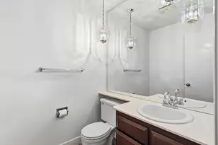1061 Commons Dr, Sacramento, CA 95825 - Photo 12