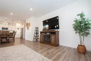 8758 Hg Madrigal Wy, Elk Grove, CA 95624 - Photo 12