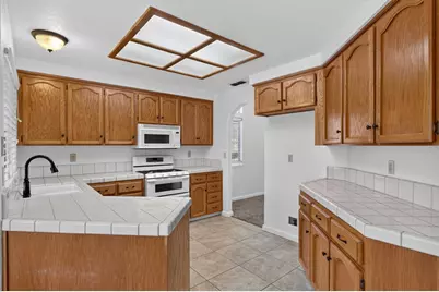 9475 Madrid Way, Elk Grove, CA 95758 - Photo 16