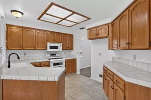 9475 Madrid Way, Elk Grove, CA 95758 - Photo 16