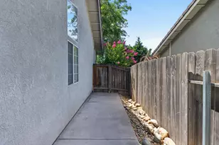 9475 Madrid Way, Elk Grove, CA 95758 - Photo 40