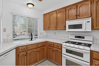 9475 Madrid Way, Elk Grove, CA 95758 - Photo 18