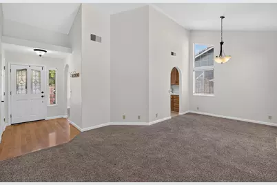 9475 Madrid Way, Elk Grove, CA 95758 - Photo 8