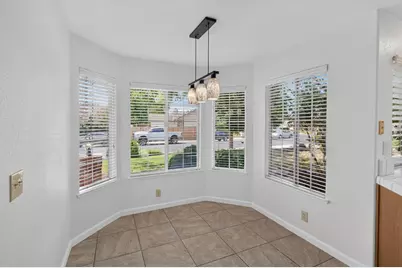 9475 Madrid Way, Elk Grove, CA 95758 - Photo 14