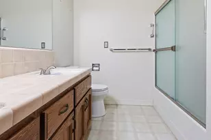 900 Multnomah Dr, Modesto, CA 95350 - Photo 18