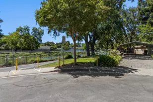 10 Tidewater Ct, Sacramento, CA 95831 - Photo 34