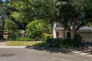 10 Tidewater Ct, Sacramento, CA 95831 - Photo 2