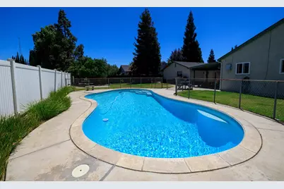 606 Palm Avenue, Ripon, CA 95366 - Photo 2