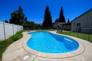 606 Palm Ave, Ripon, CA 95366 - Photo 2