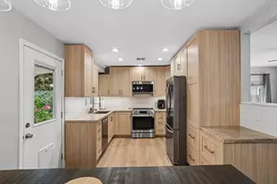 9105 Jonell Ct, Elk Grove, CA 95624 - Photo 8