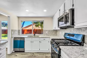 9081 Meadowdale Way, Elk Grove, CA 95624 - Photo 14