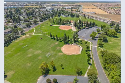 9081 Meadowdale Way, Elk Grove, CA 95624 - Photo 46