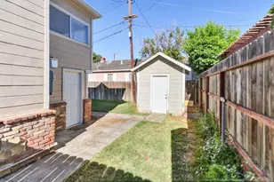 1921 25th St, Sacramento, CA 95816 - Photo 44