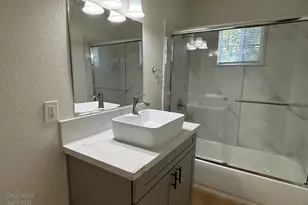 1060 Roanoke Ave, Sacramento, CA 95838 - Photo 8