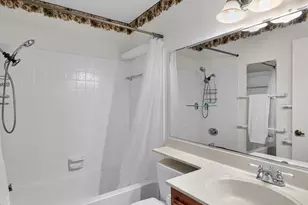 8024 Deer Lake Dr, Sacramento, CA 95823 - Photo 14
