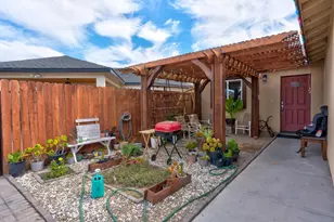391 Yandris Ct, Los Banos, CA 93635 - Photo 8
