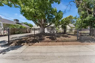 3952 28th St, Sacramento, CA 95820 - Photo 2