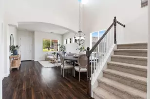 9445 Brookmont Ct, Elk Grove, CA 95624 - Photo 6