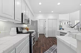 9445 Brookmont Ct, Elk Grove, CA 95624 - Photo 16