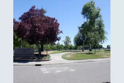 8425 Vintage Park Drive, Sacramento, CA 95828 - Photo 4