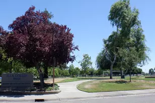8425 Vintage Park Dr, Sacramento, CA 95828 - Photo 4