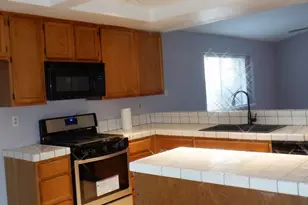 8425 Vintage Park Dr, Sacramento, CA 95828 - Photo 12