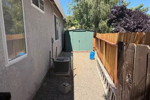 304 Peachcrest Ct, Oakdale, CA 95361 - Photo 24
