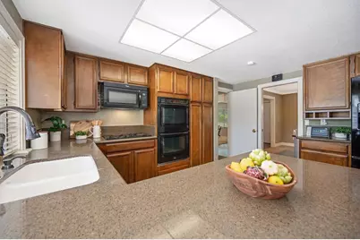 6710 Steamboat Way, Sacramento, CA 95831 - Photo 10