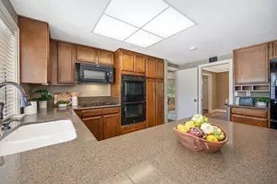 6710 Steamboat Way, Sacramento, CA 95831 - Photo 10