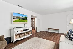 610 E Robinhood Dr, Stockton, CA 95207 - Photo 14