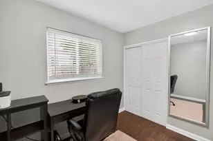 4960 Bradford Dr, Sacramento, CA 95820 - Photo 30